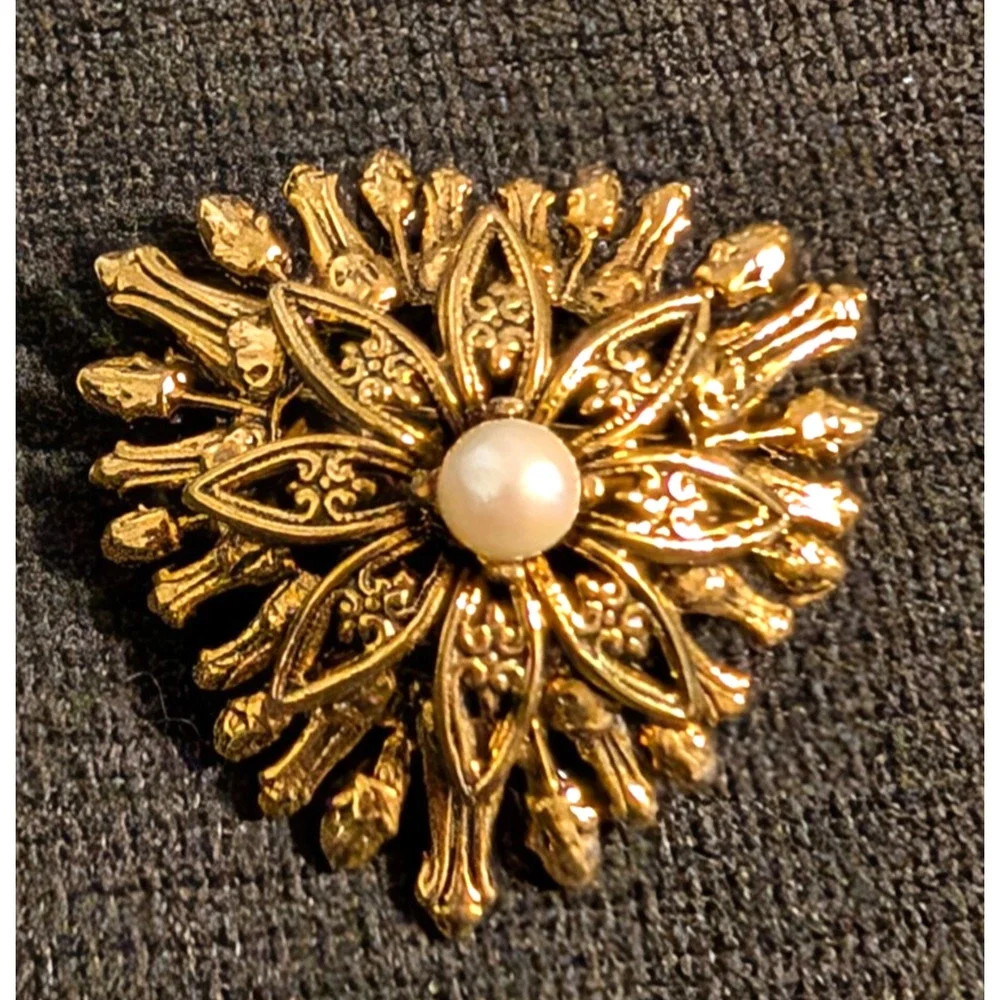 Victorian Style Flower‎ Brooch Pin Gold-tone Faux Pearl 1.5